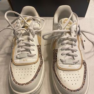 Nike Air Force 1 Shadow. White and leopard.